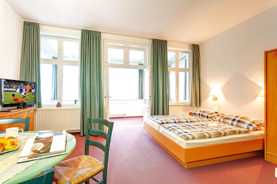 Villa Idyll, Haupthaus, Whg 660 Apartment in Sellin
