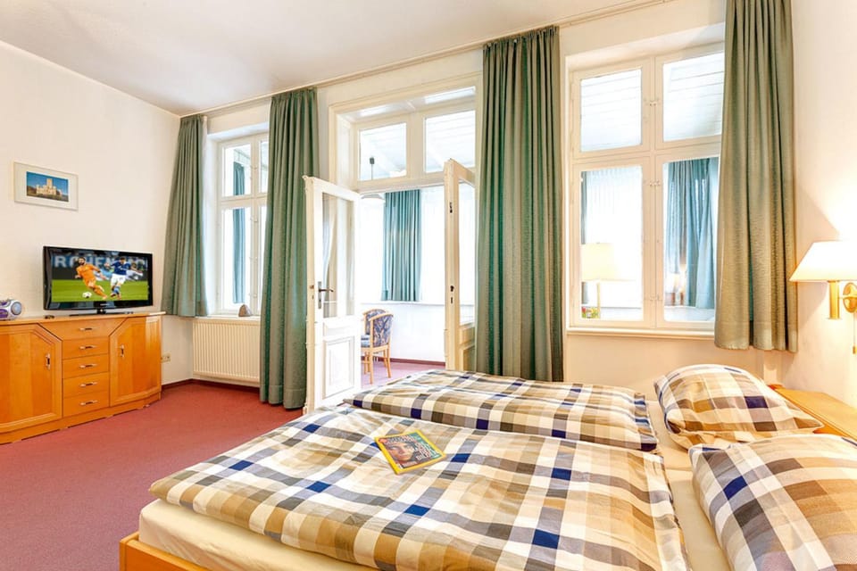 Villa Idyll, Haupthaus, Whg 660 Apartment in Sellin
