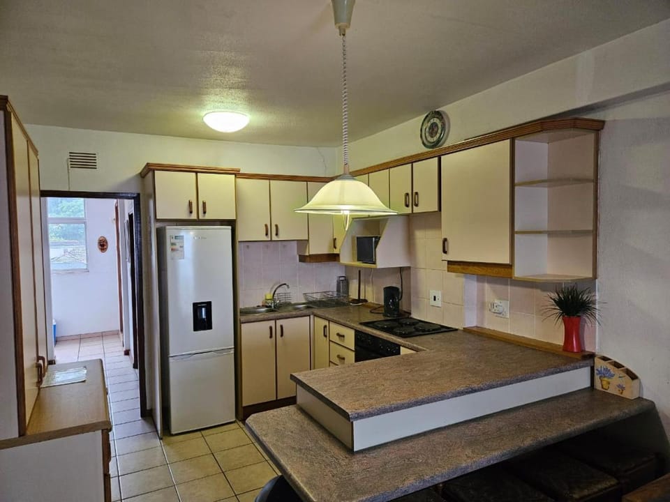 Kitchen or kitchenette, oven, pet friendly, stove