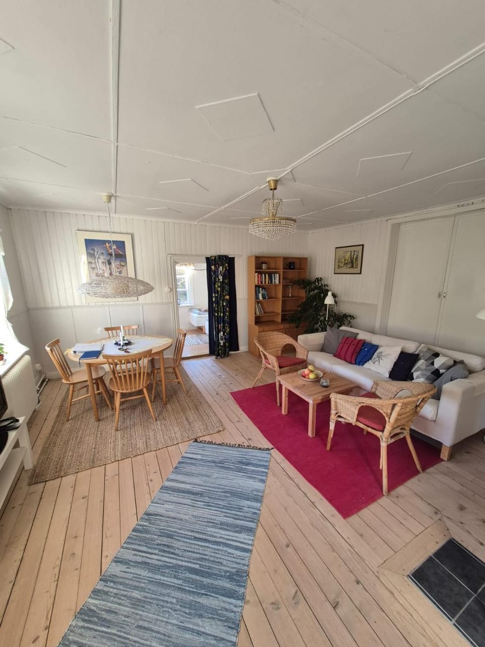 Day, Living room