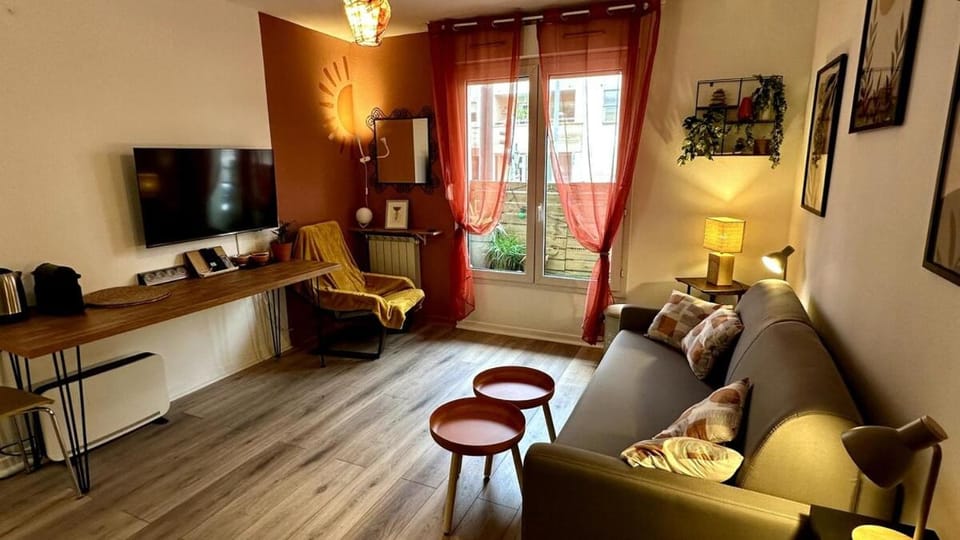Communal lounge/ TV room, TV and multimedia, Living room, Dining area