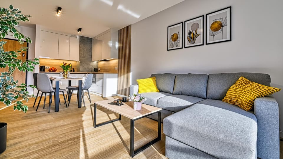 Kitchen or kitchenette, Seating area, Dining area
