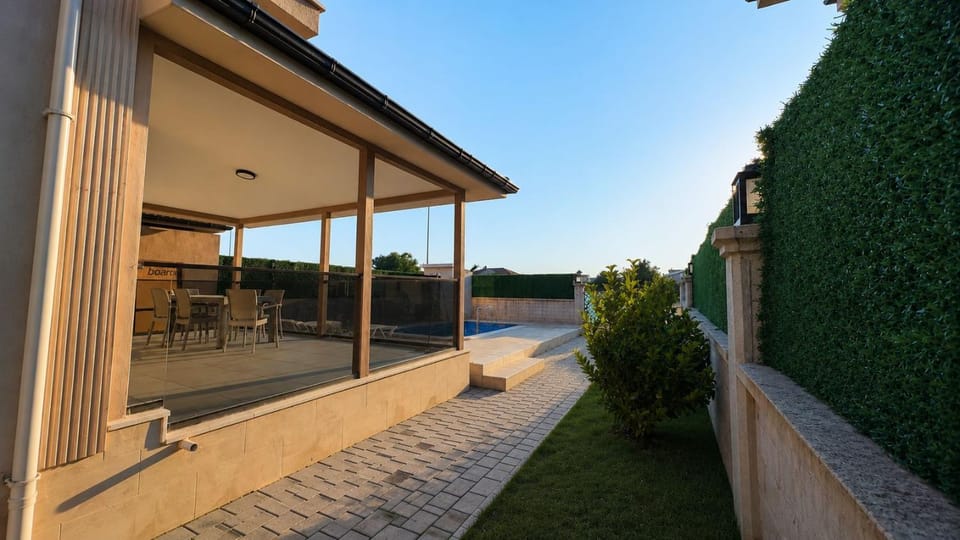 Property building, Garden