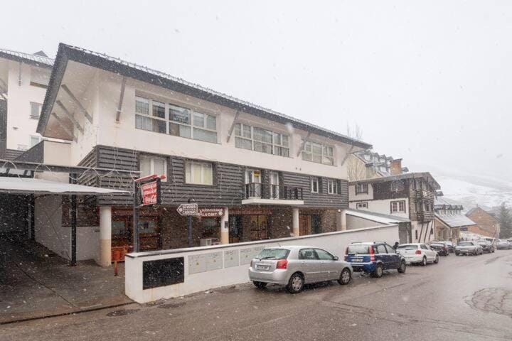 Property building, Street view, Parking