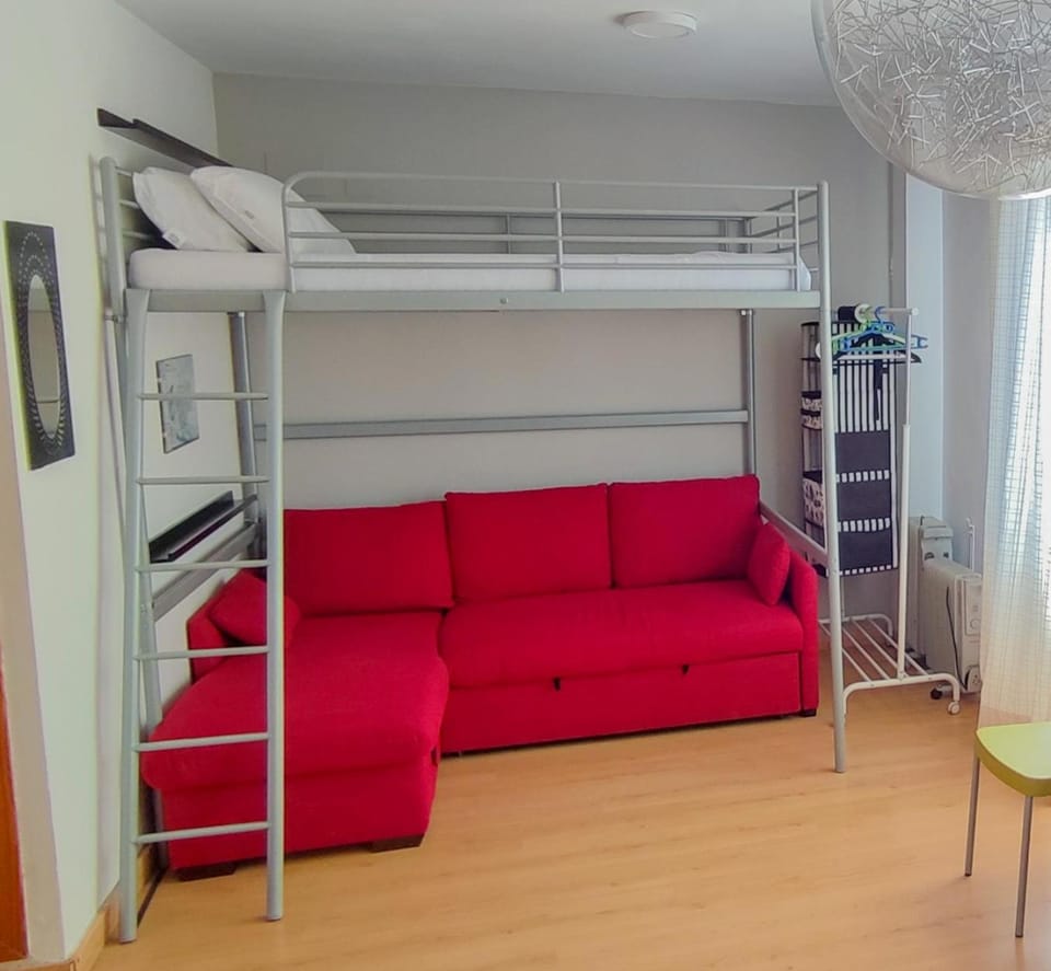 Bed, Photo of the whole room, bunk bed