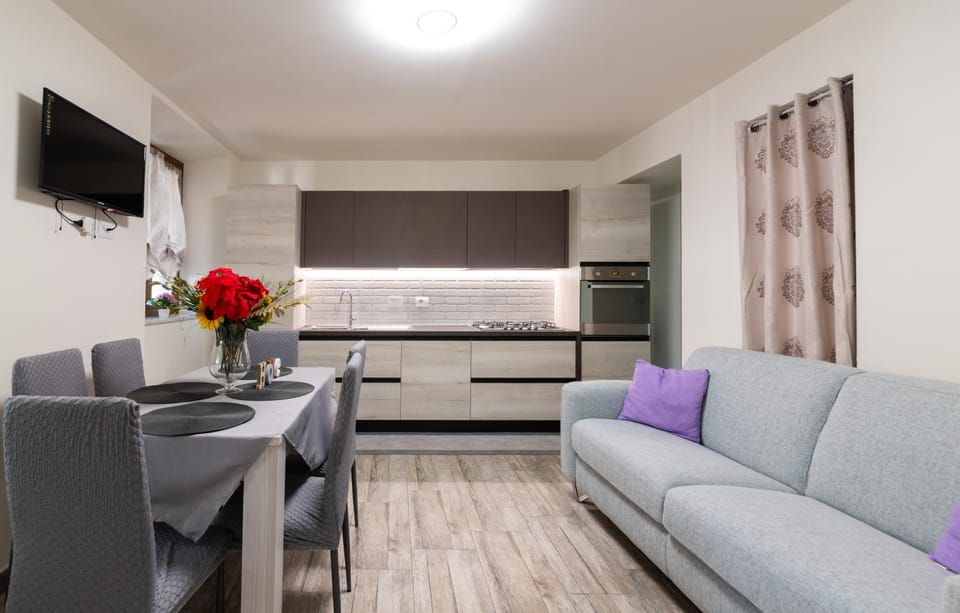 Living room, Seating area, Dining area, Evening entertainment