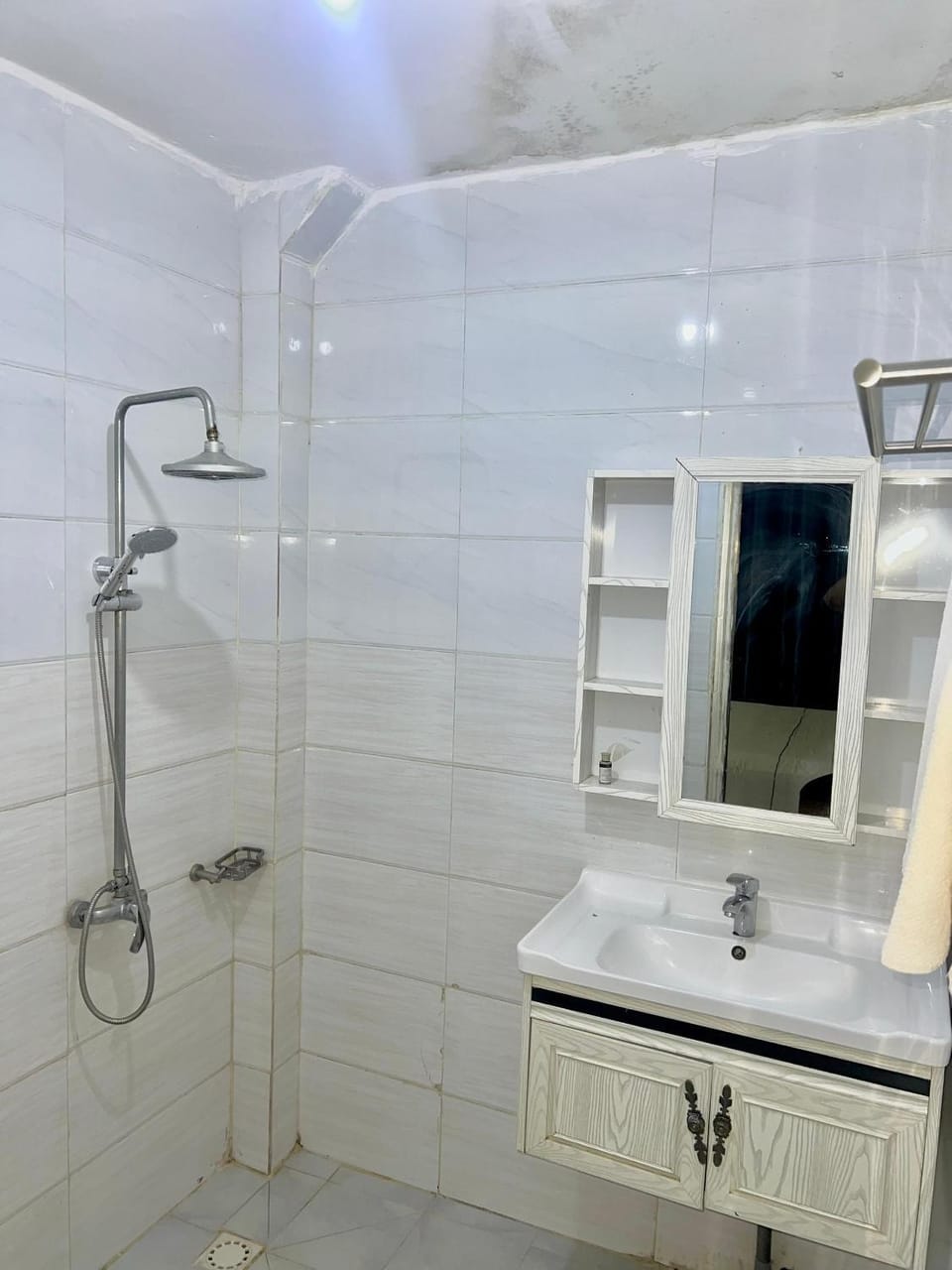 Toilet, Lobby or reception
