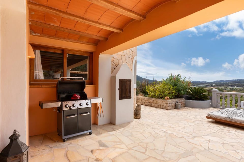 Patio, Day, Natural landscape, Bird's eye view, BBQ facilities, Kitchen or kitchenette