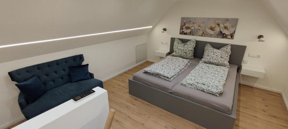 Photo of the whole room, Bedroom