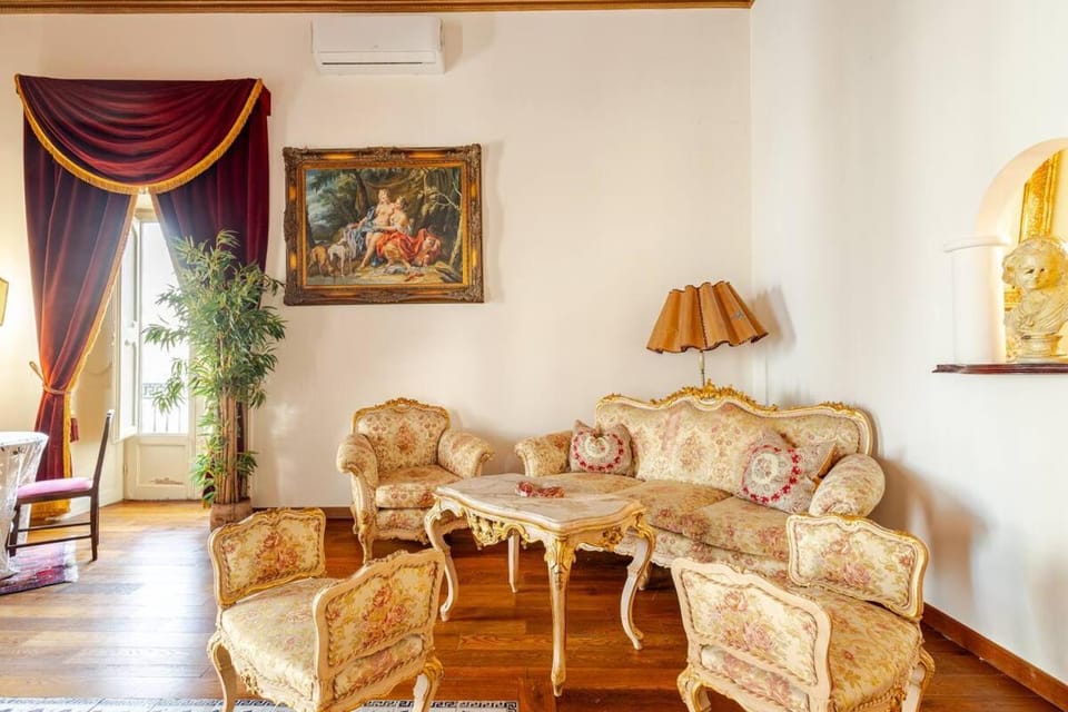Living room, Seating area