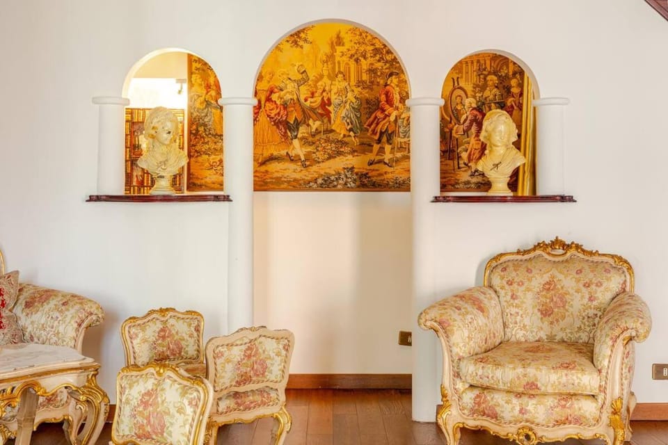 Living room, Decorative detail, Seating area