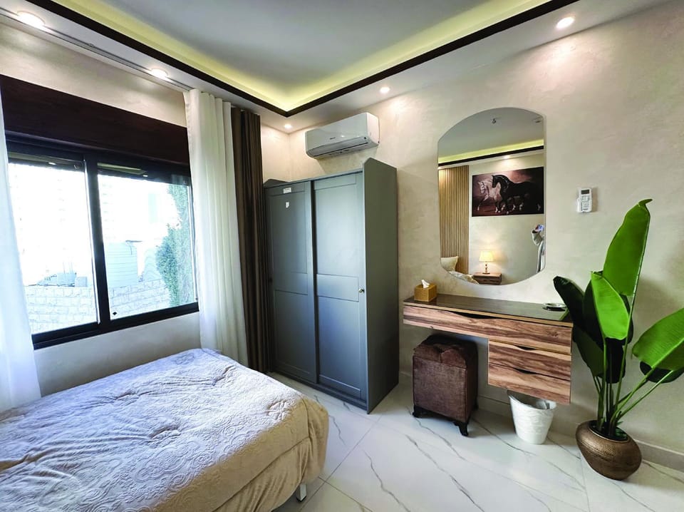 Bed, Bedroom, air conditioner