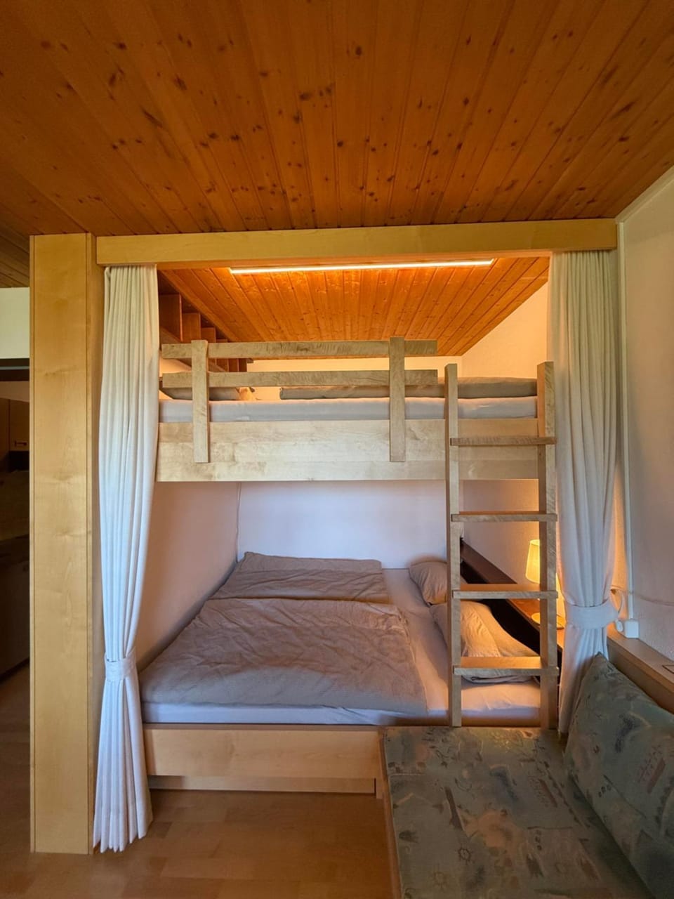 Bed, Photo of the whole room, bunk bed