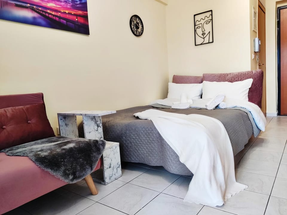 Zen Central Studio with Balcony and WiFi fiber Apartment in Thessaloniki