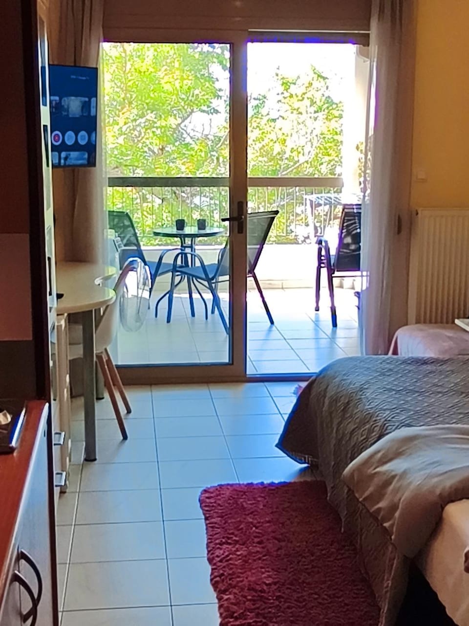 Zen Central Studio with Balcony and WiFi fiber Apartment in Thessaloniki