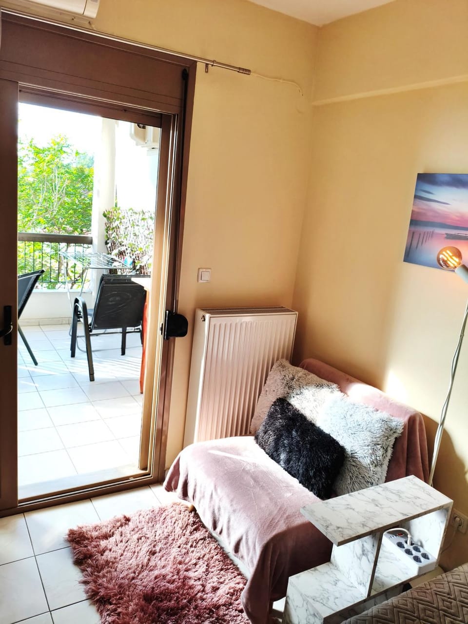 Zen Central Studio with Balcony and WiFi fiber Apartment in Thessaloniki