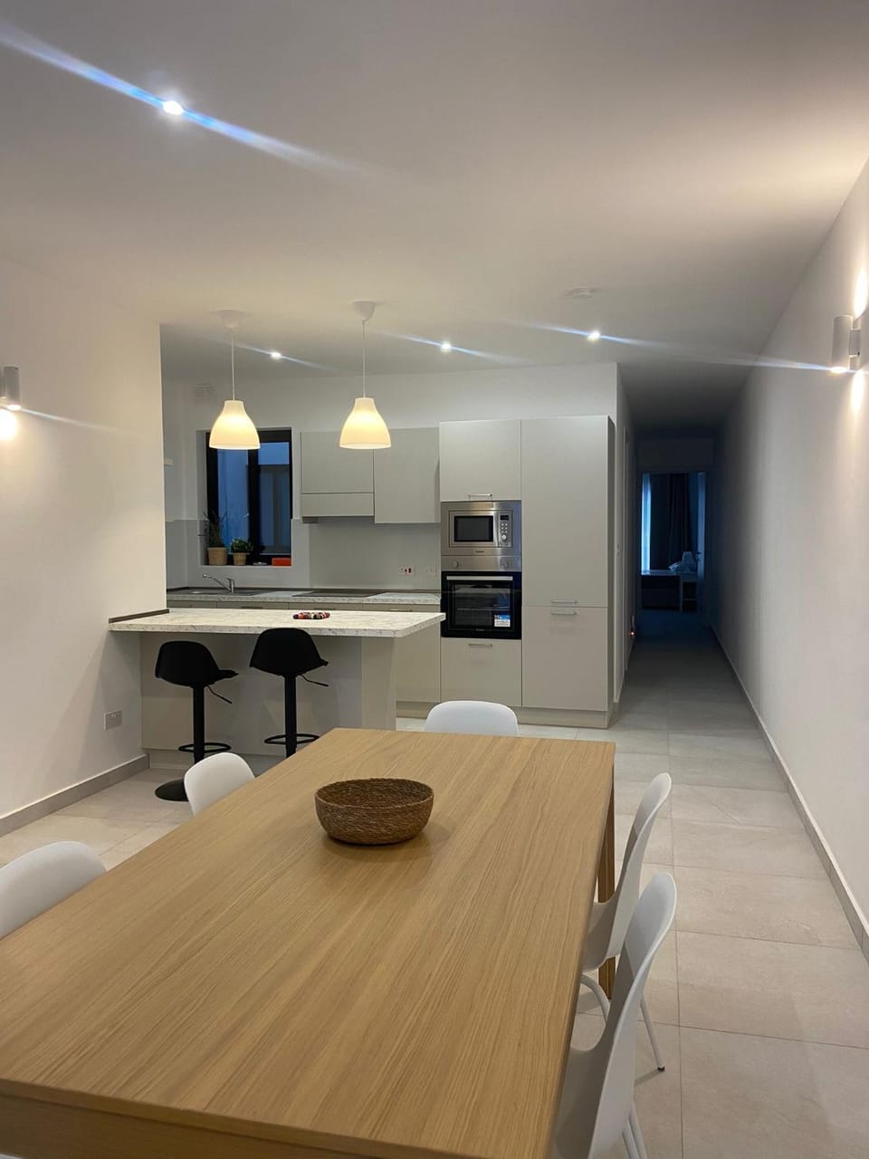 TV and multimedia, Kitchen or kitchenette, Living room, Seating area, Dining area