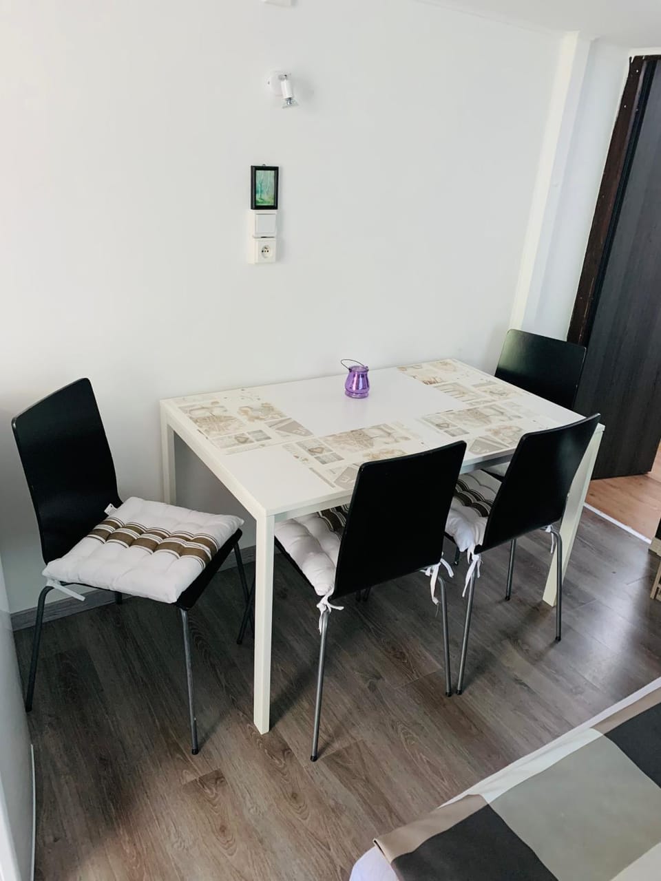 Seating area, Dining area