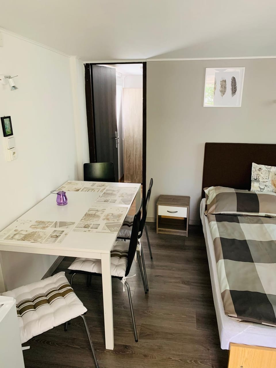 Seating area, Dining area, Bedroom