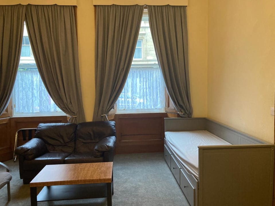 Bed, Seating area, Bedroom