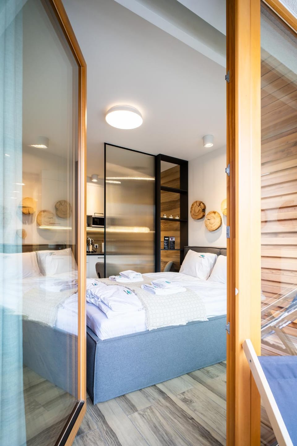 Photo of the whole room, Bedroom