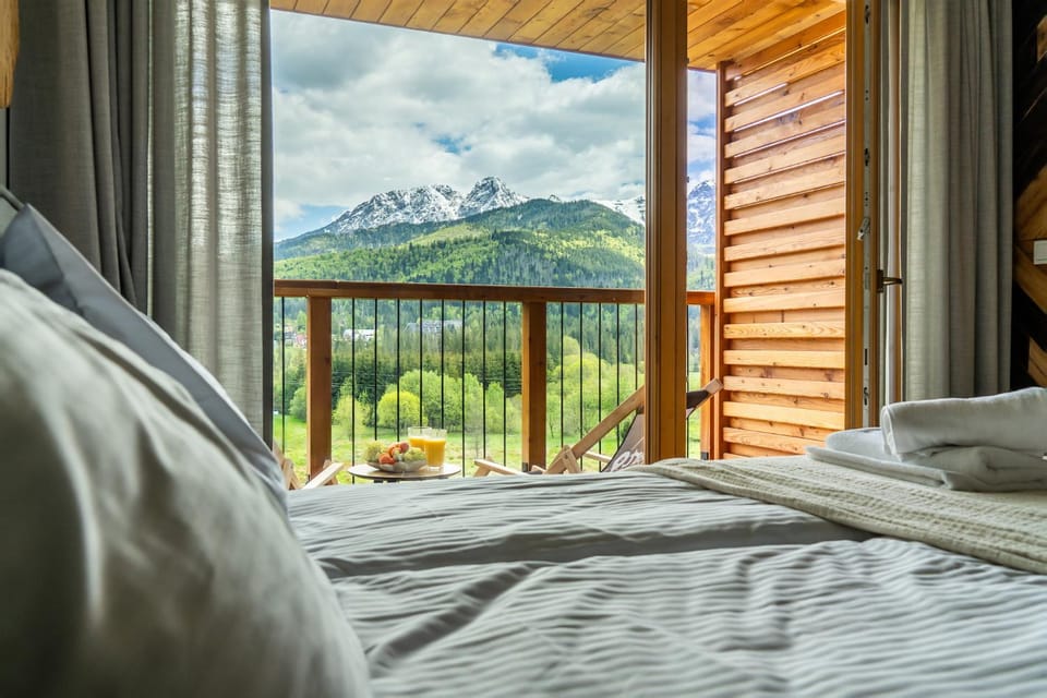 Bed, Bedroom, Mountain view