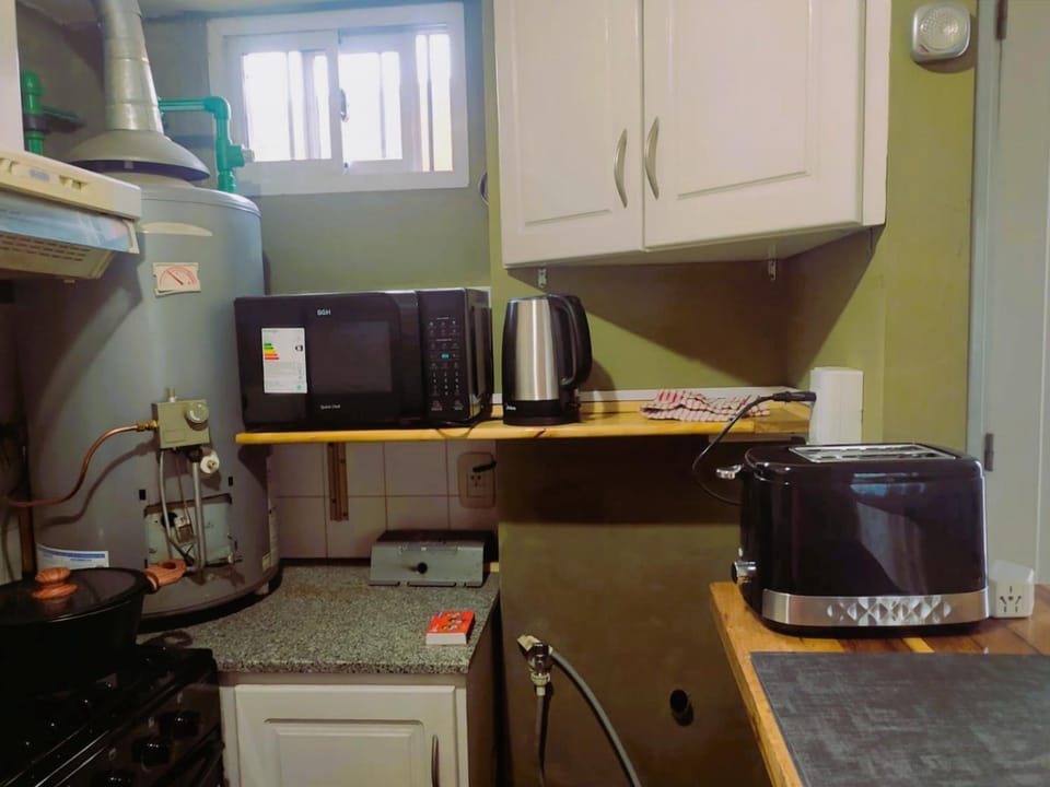 Coffee/tea facilities, toaster, kitchen