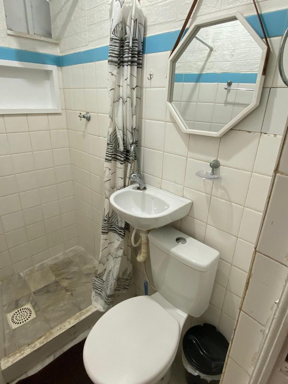 Quarto com banheiro e cozinha a 160 metros da Praia do Farol da Barra 5 House in Salvador