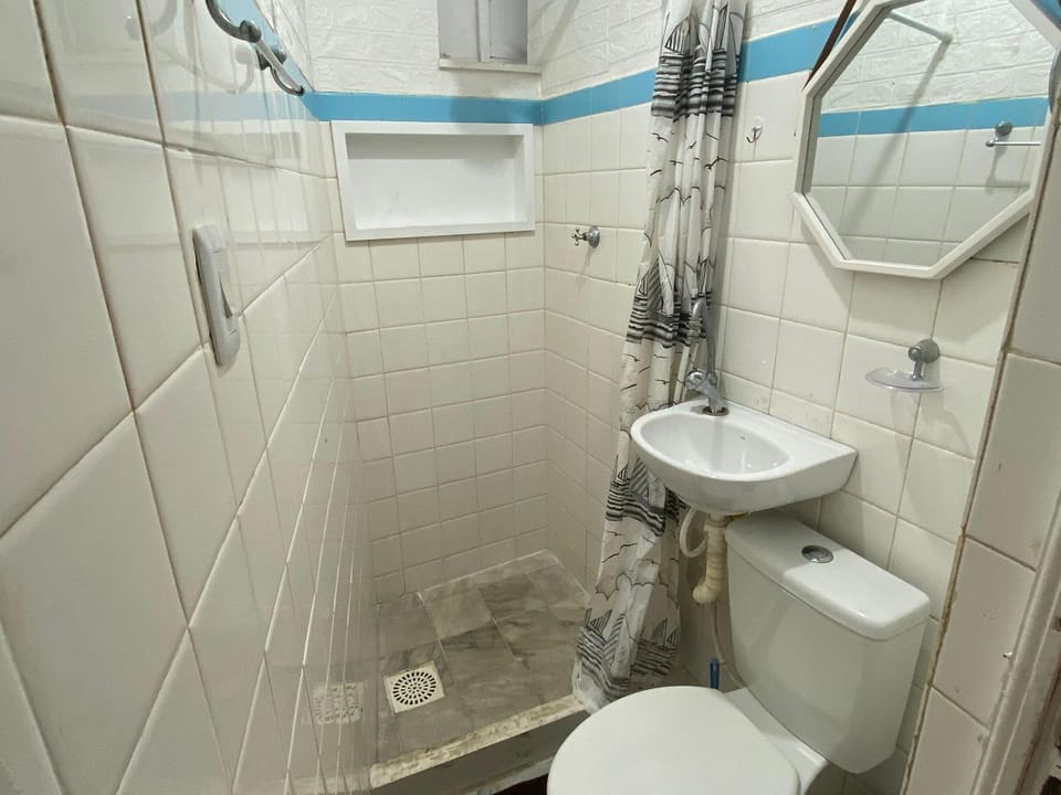 Quarto com banheiro e cozinha a 160 metros da Praia do Farol da Barra 5 House in Salvador