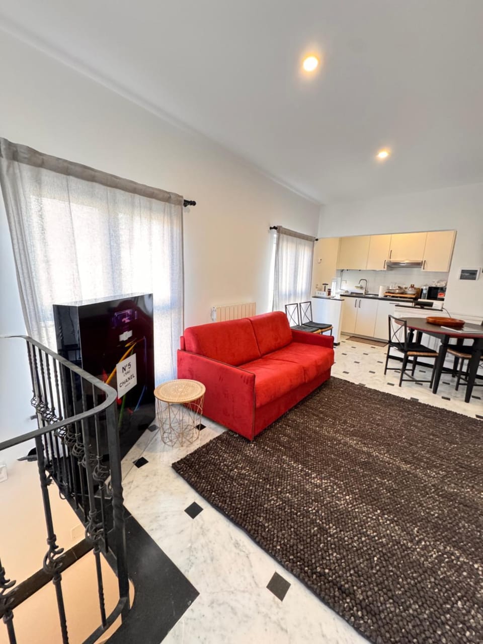 Seating area, Dining area, oven, stove