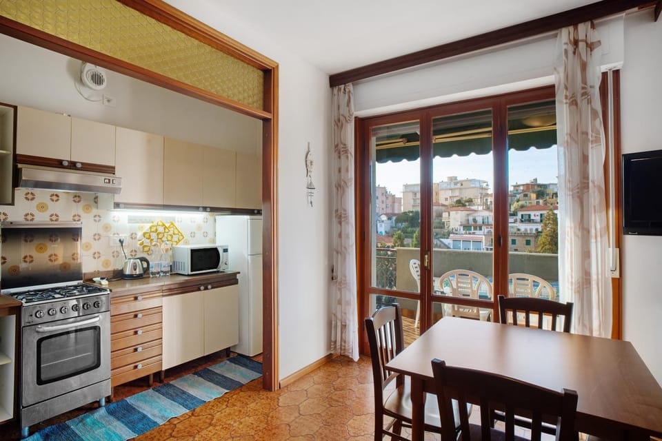 Property building, Kitchen or kitchenette, Living room