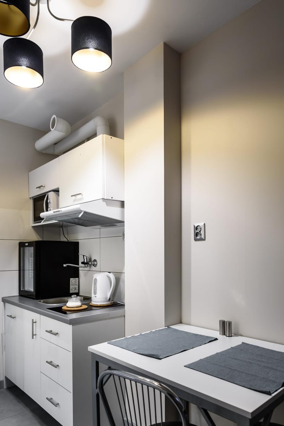 Kitchen or kitchenette, Dining area, stove