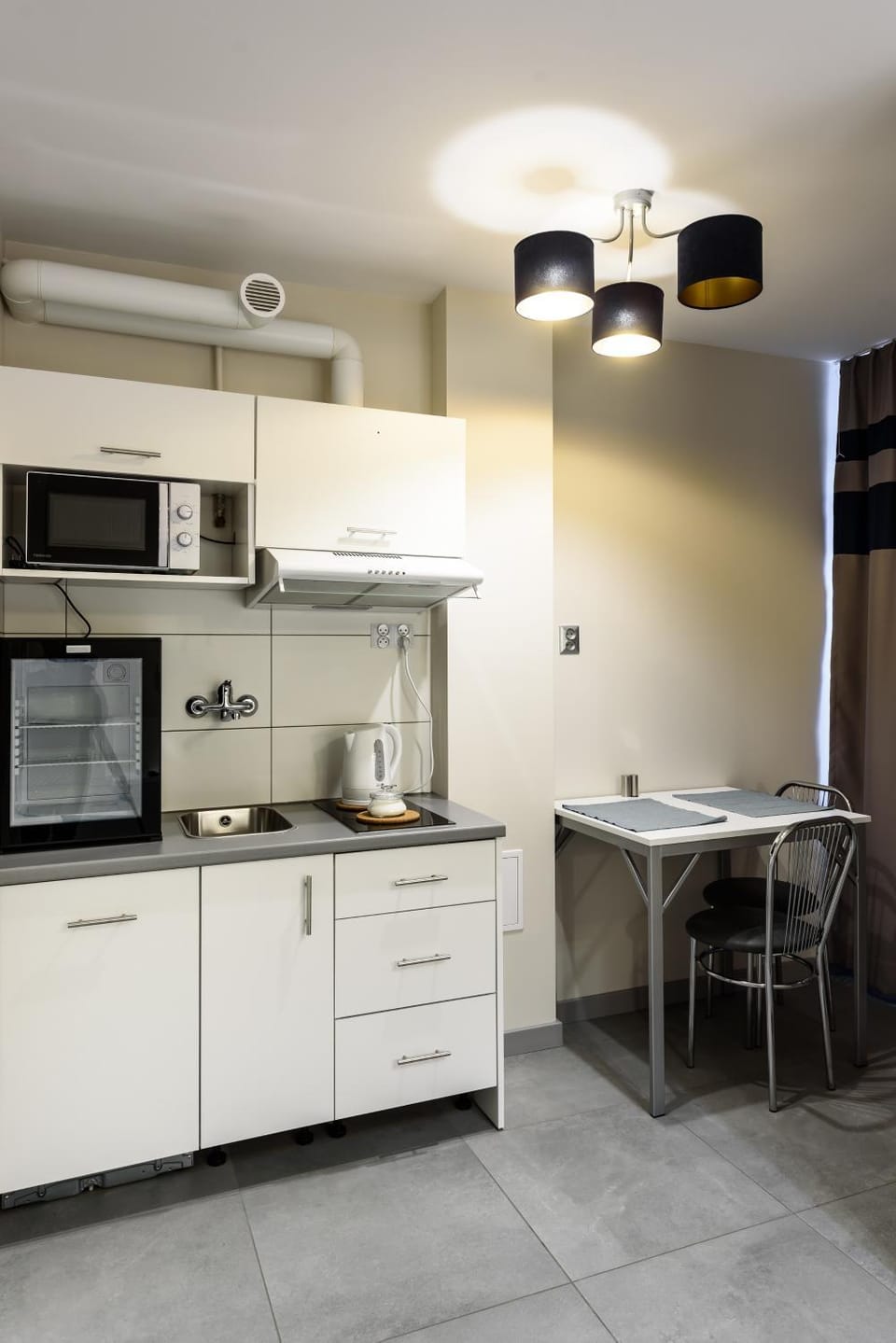 Kitchen or kitchenette, Dining area, stove