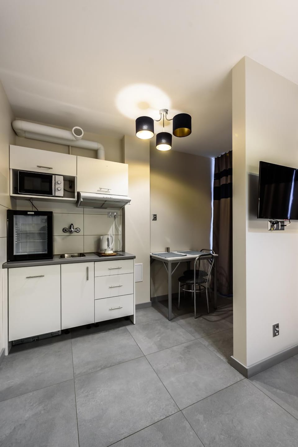 TV and multimedia, Kitchen or kitchenette, oven, stove