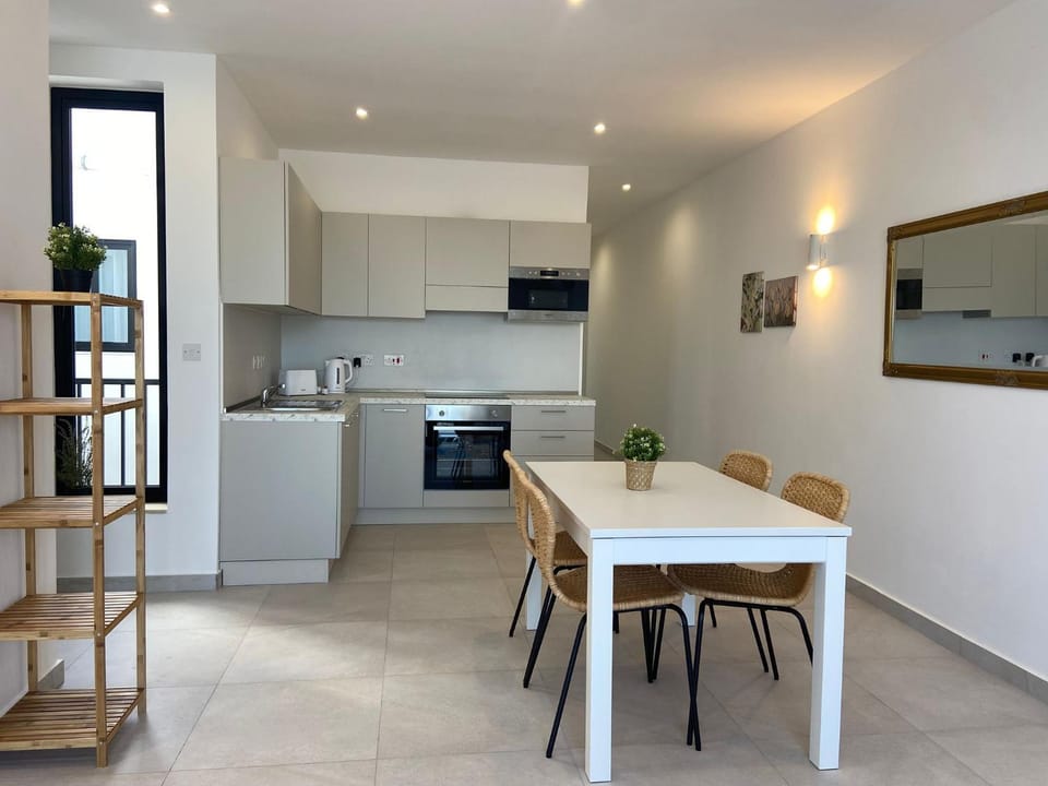 Kitchen or kitchenette, Dining area, dishwasher, oven, stove