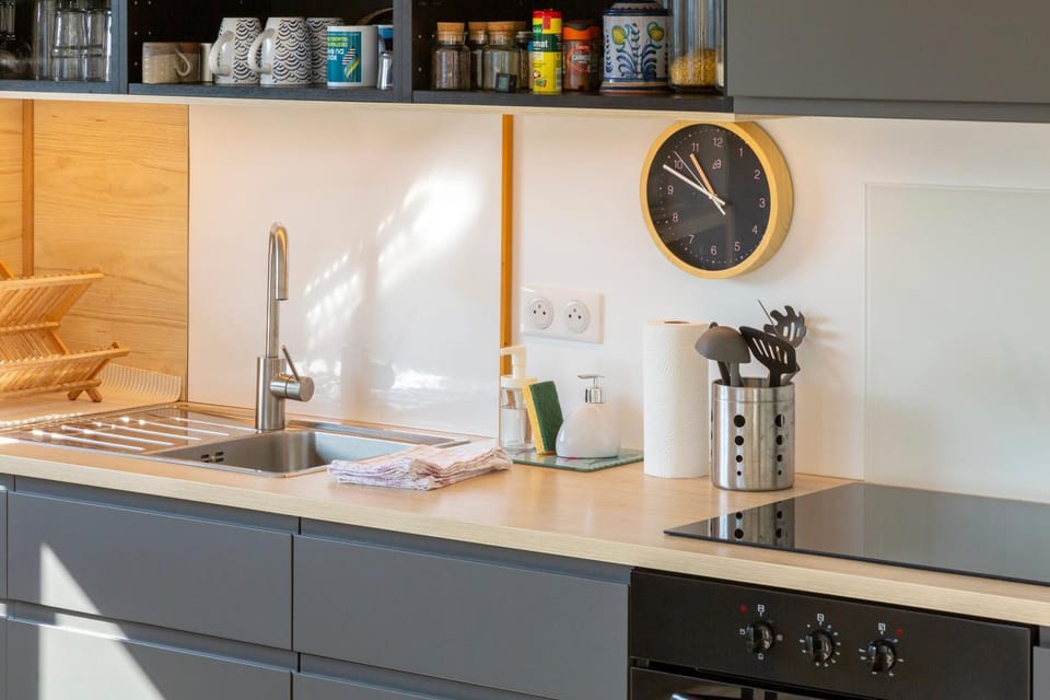 Kitchen or kitchenette, Living room