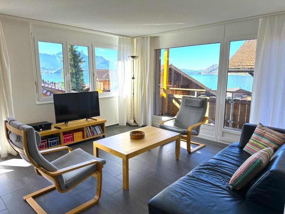 Lake Thun Alps Scenic Views and Concierge by SwissHut Apartment in Canton of Bern (Region)