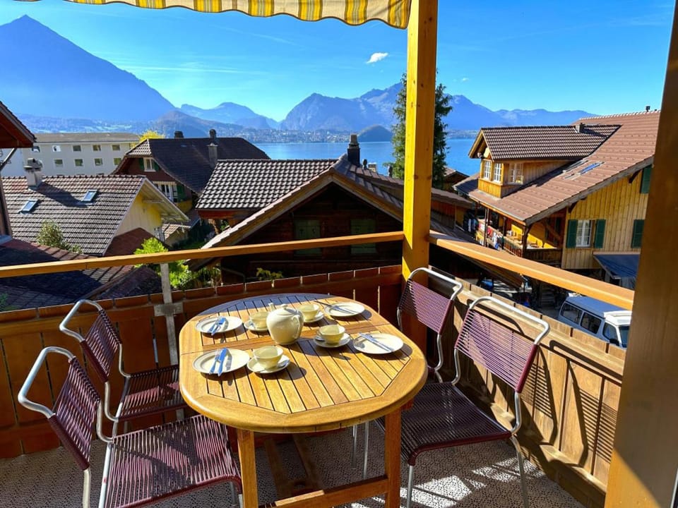 Lake Thun Alps Scenic Views and Concierge by SwissHut Apartment in Canton of Bern (Region)