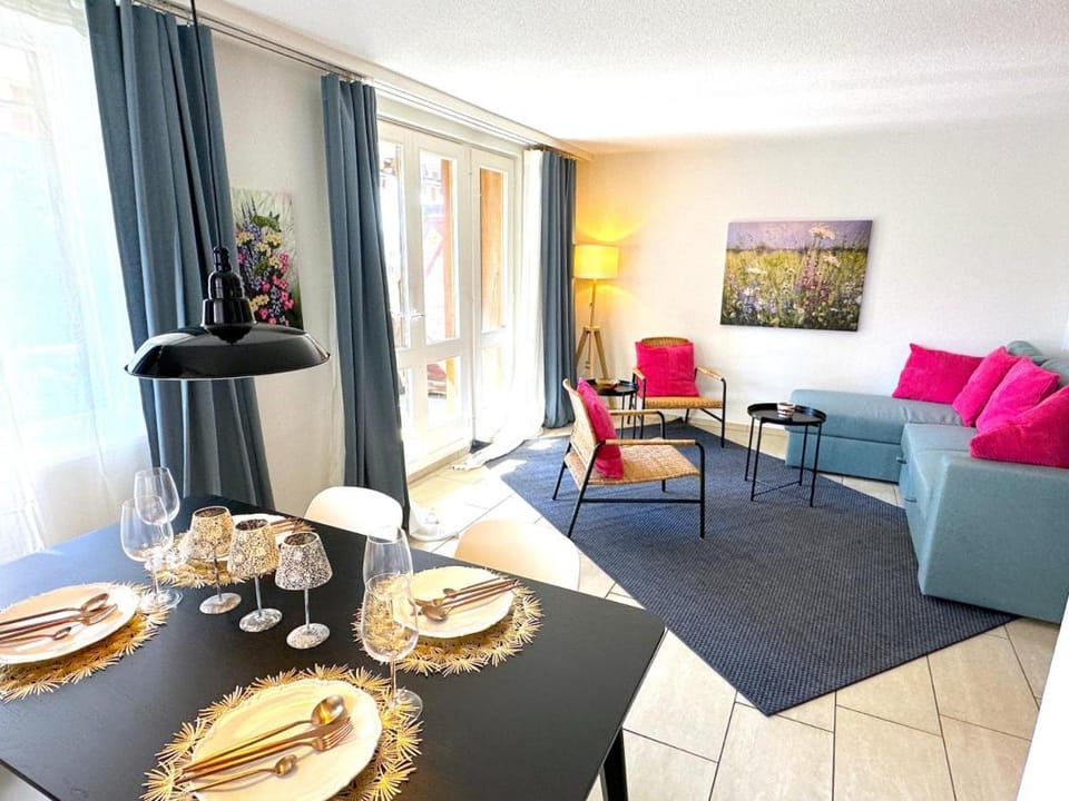 Lake Thun Alps Scenic Views and Concierge by SwissHut House in Hilterfingen