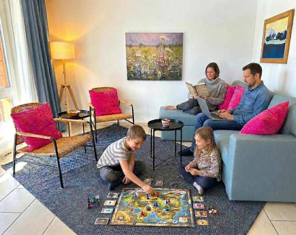 Lake Thun Alps Scenic Views and Concierge by SwissHut House in Hilterfingen