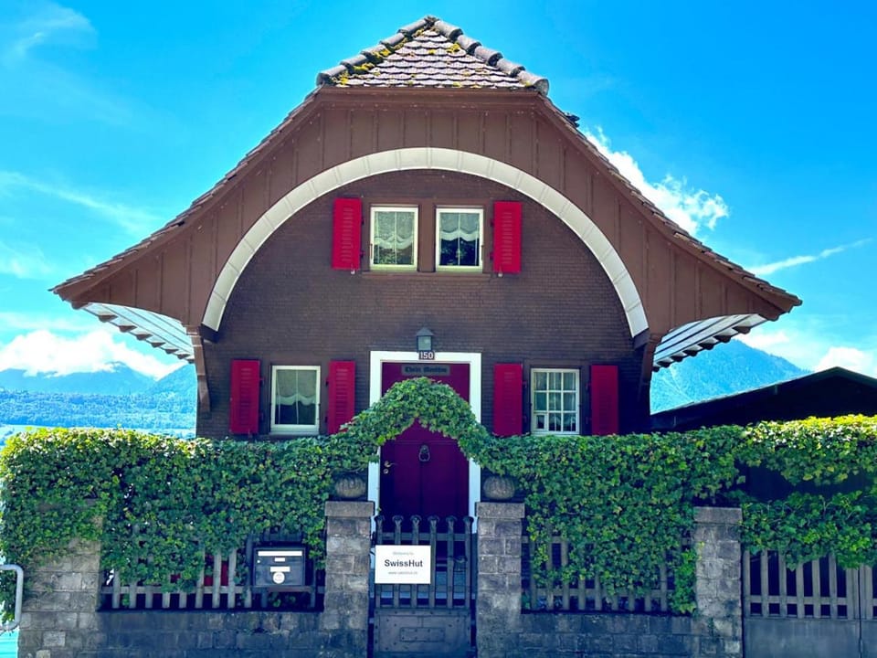 Concierge, Boat House Scenic Views by SwissHut Chalet in Canton of Bern (Region)