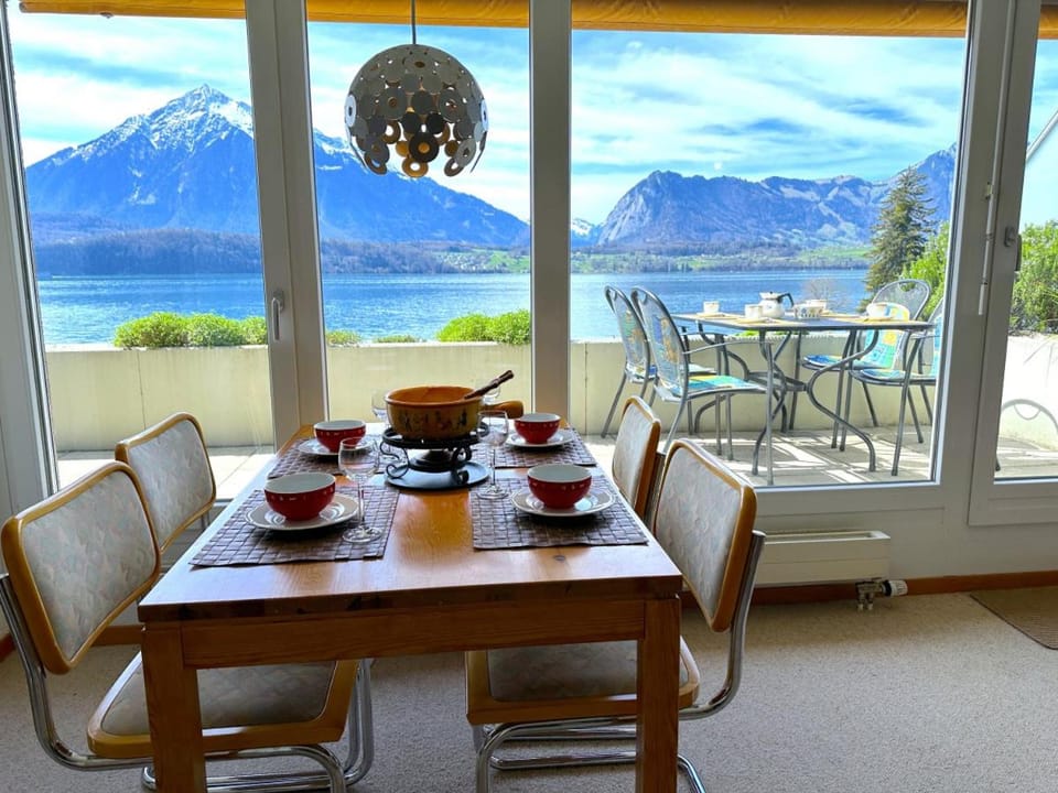 Lake Thun Alps Scenic Views and Concierge by SwissHut House in Canton of Bern (Region)