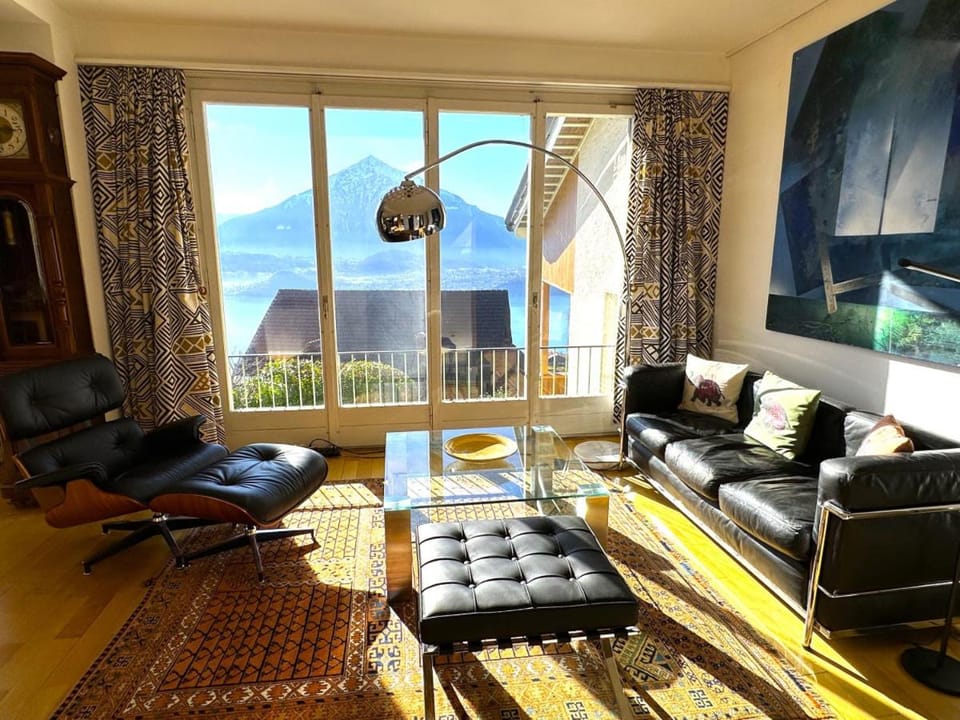 Lake Thun Alps Scenic Views and Concierge by SwissHut Chalet in Canton of Bern (Region)