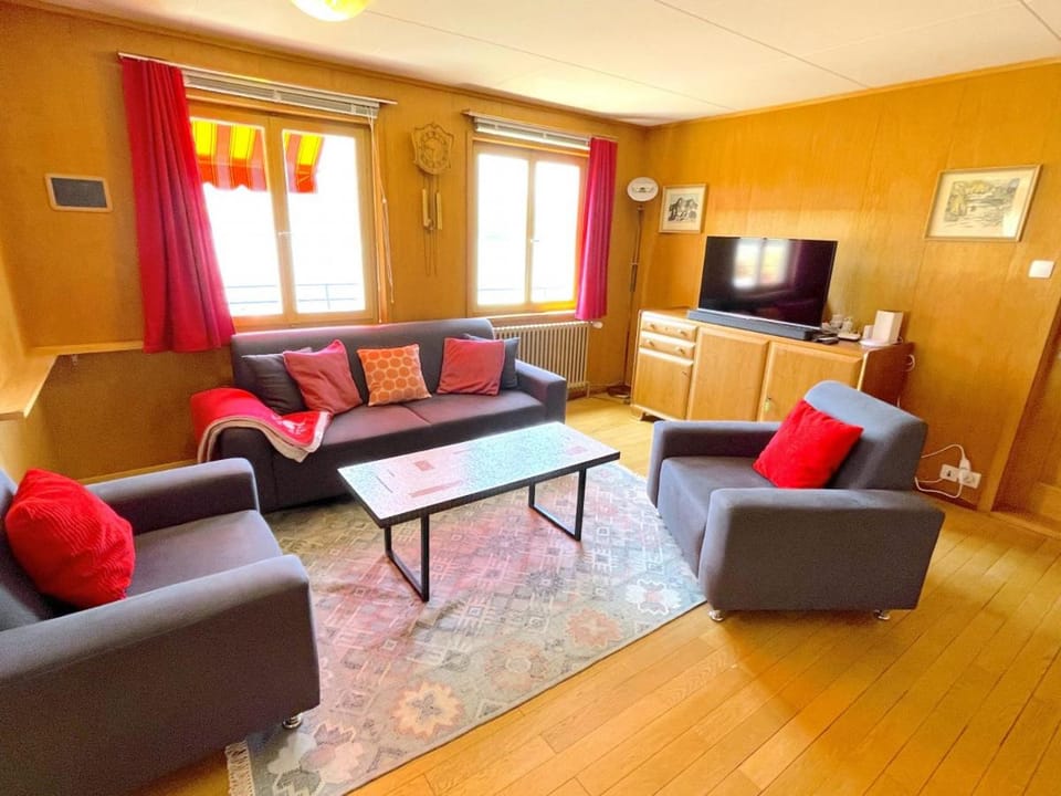 Lake Thun Alps Scenic Views and Concierge by SwissHut Chalet in Canton of Bern (Region)