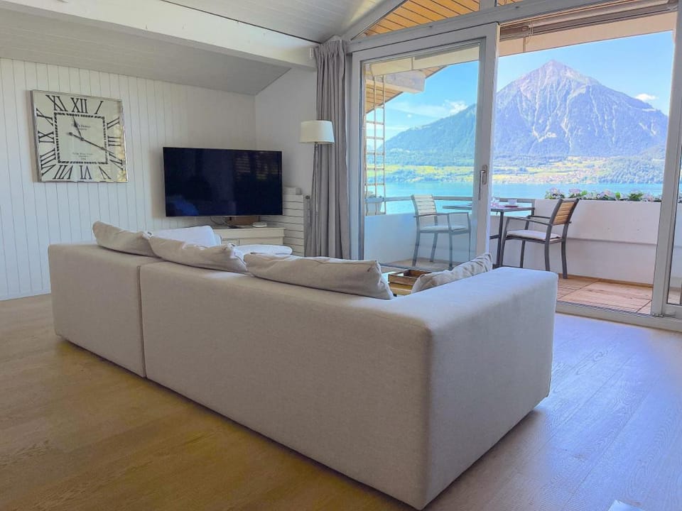 Lake Thun Alps Scenic Views and Concierge by SwissHut Apartment in Canton of Bern (Region)