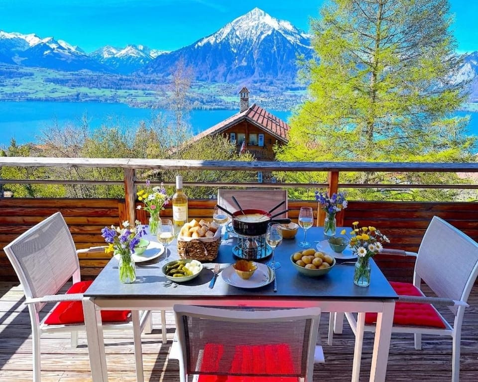 Lake Thun Alps Scenic Views and Concierge by SwissHut Apartment in Canton of Bern (Region)