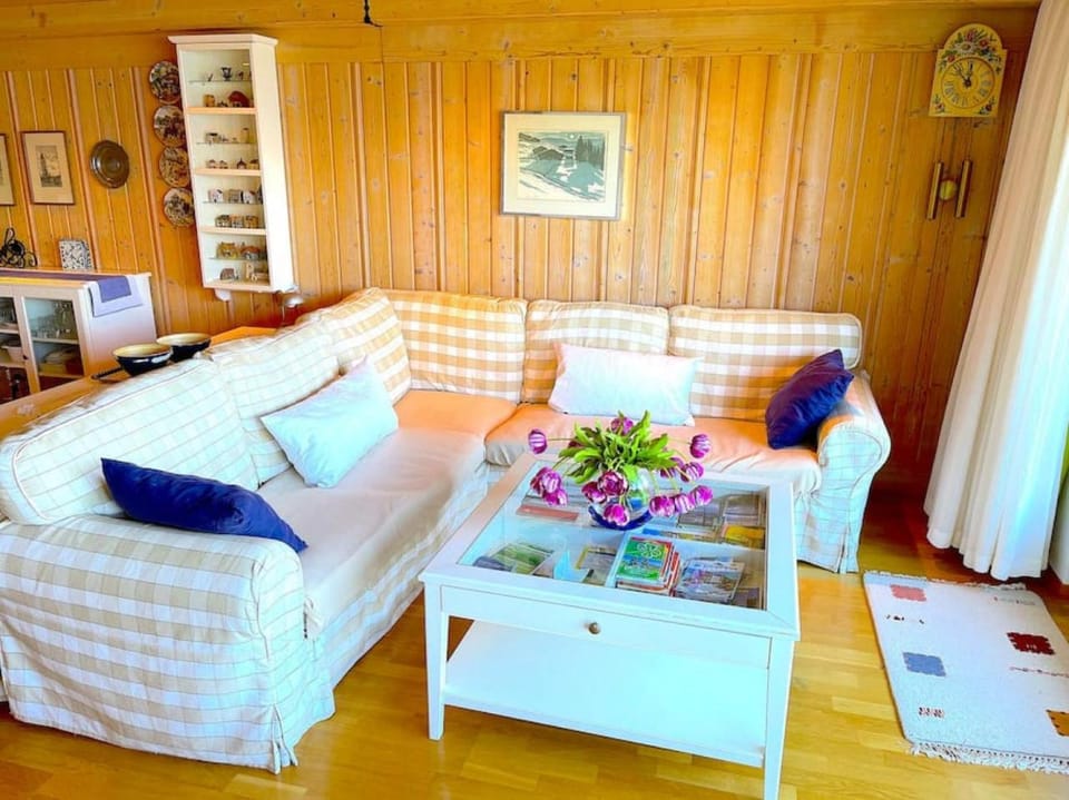 Lake Thun Alps Scenic Views and Concierge by SwissHut House in Canton of Bern (Region)