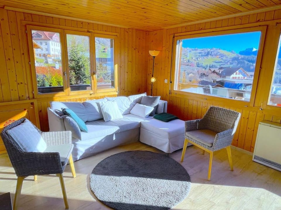 Lake Thun Alps Scenic Views and Concierge by SwissHut Apartment in Canton of Bern (Region)