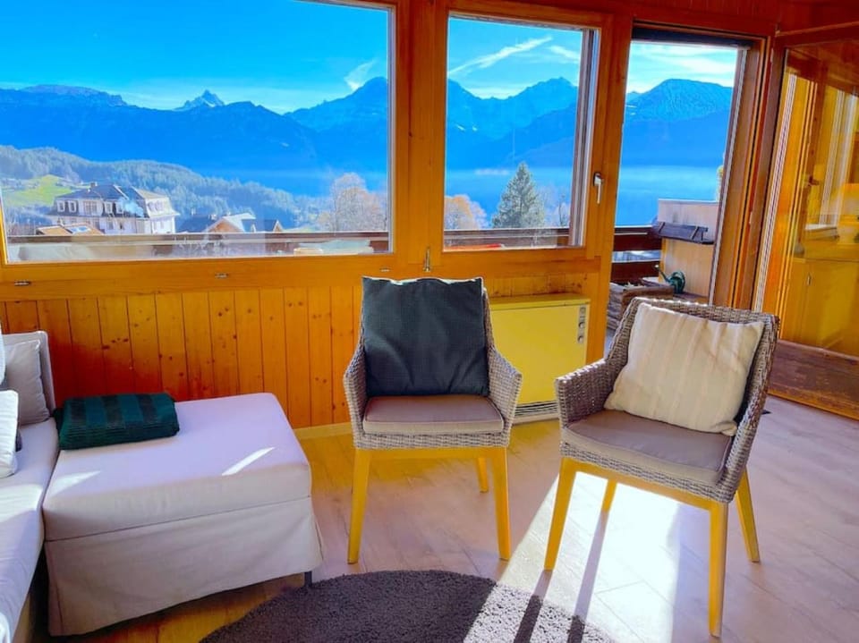 Lake Thun Alps Scenic Views and Concierge by SwissHut Apartment in Canton of Bern (Region)