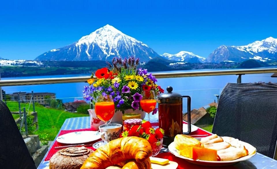 Lake Thun Alps Scenic Views and Concierge by SwissHut Apartment in Canton of Bern (Region)